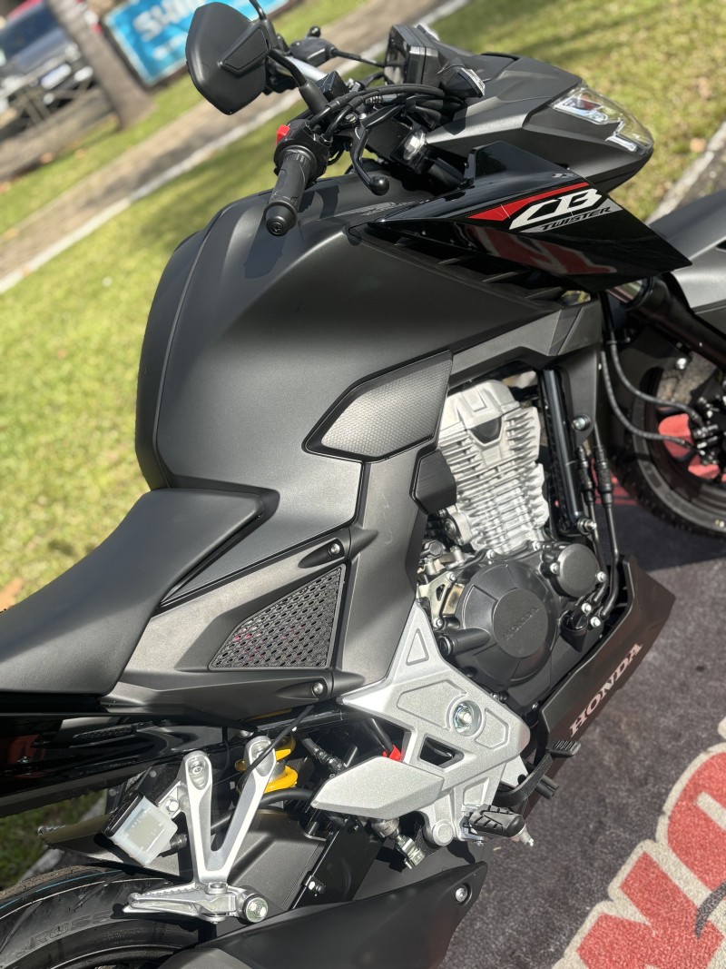 CB 300F TWISTER CBS - 2025 - FELIZ