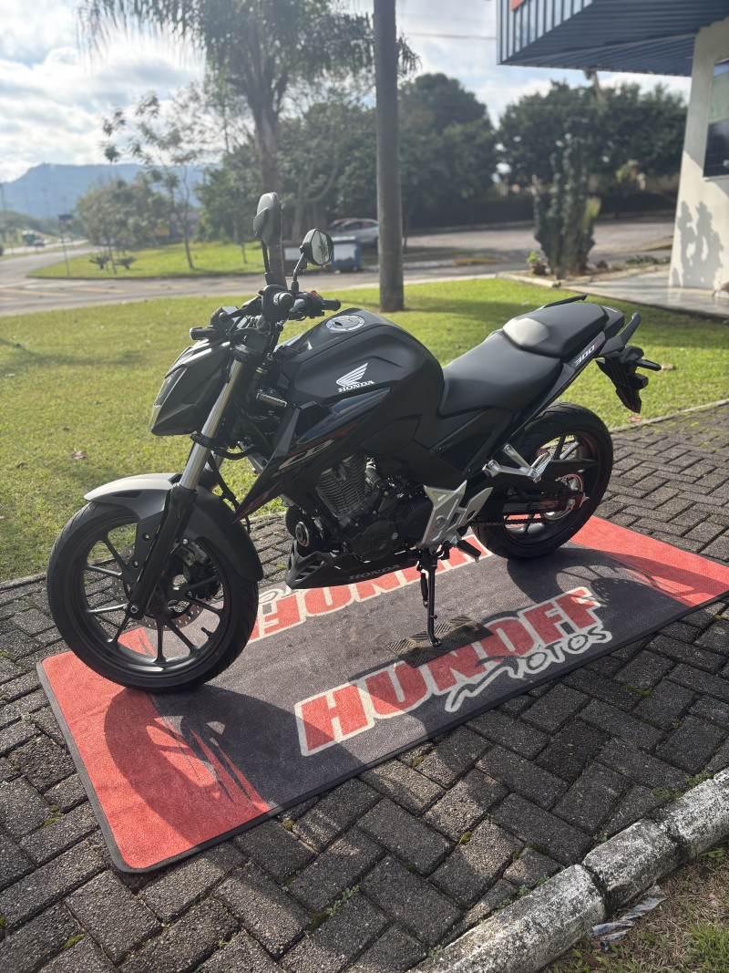 CB 300F TWISTER CBS - 2025 - FELIZ
