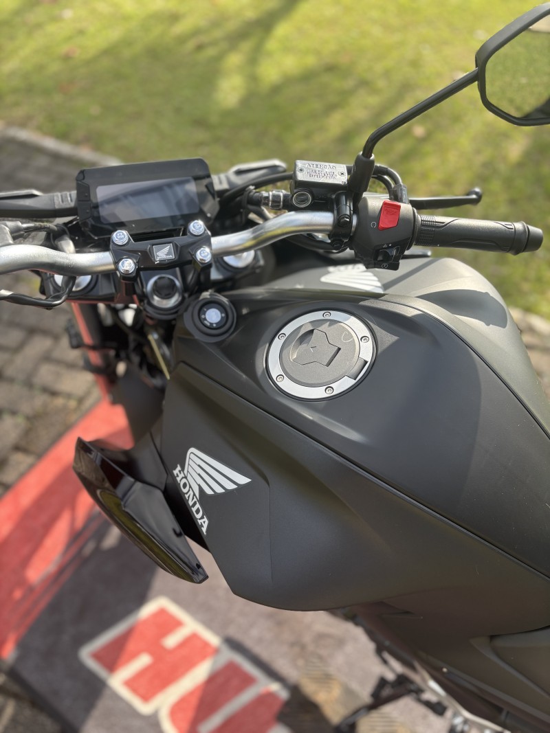 CB 300F TWISTER CBS - 2025 - FELIZ