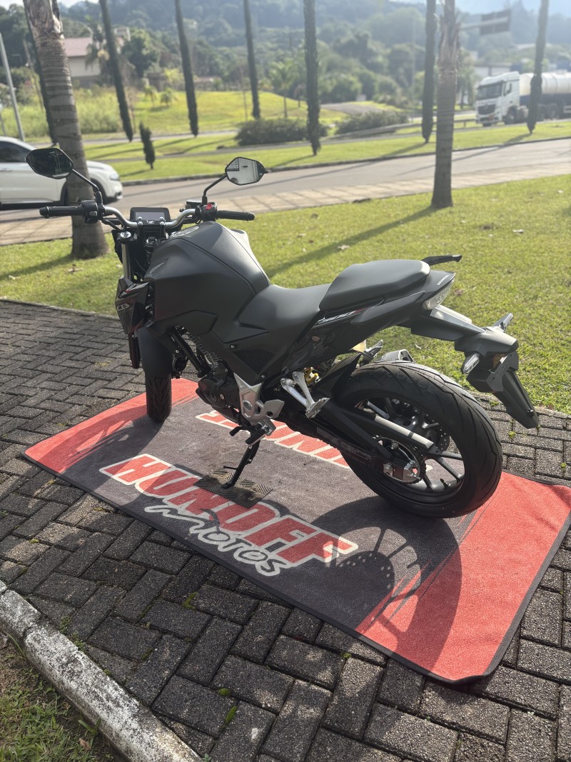 CB 300F TWISTER CBS - 2025 - FELIZ