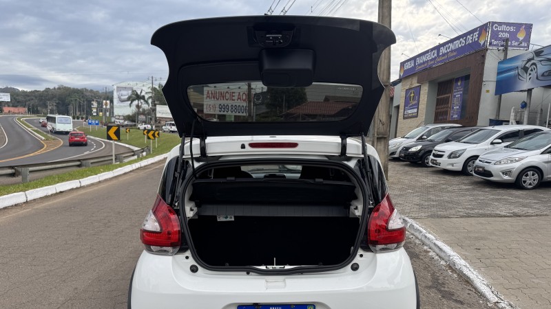 MOBI 1.0 8V EVO FLEX LIKE. MANUAL - 2023 - DOIS IRMãOS