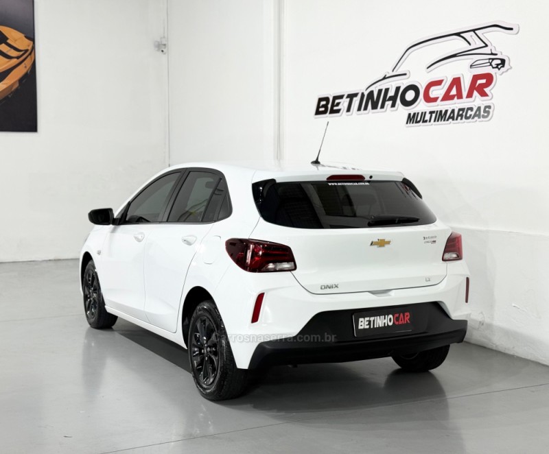 ONIX 1.0 LT 12V TURBO FLEX 4P MANUAL - 2023 - ESTâNCIA VELHA
