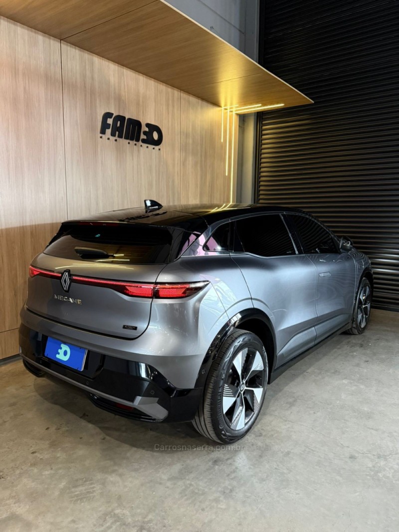 MÉGANE E-TECH ELÉTRICO 4P AUTOMÁTICO - 2024 - LAJEADO