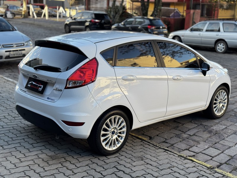 FIESTA 1.6 TITANIUM PLUS HATCH 16V FLEX 4P AUTOMÁTICO - 2017 - CAXIAS DO SUL