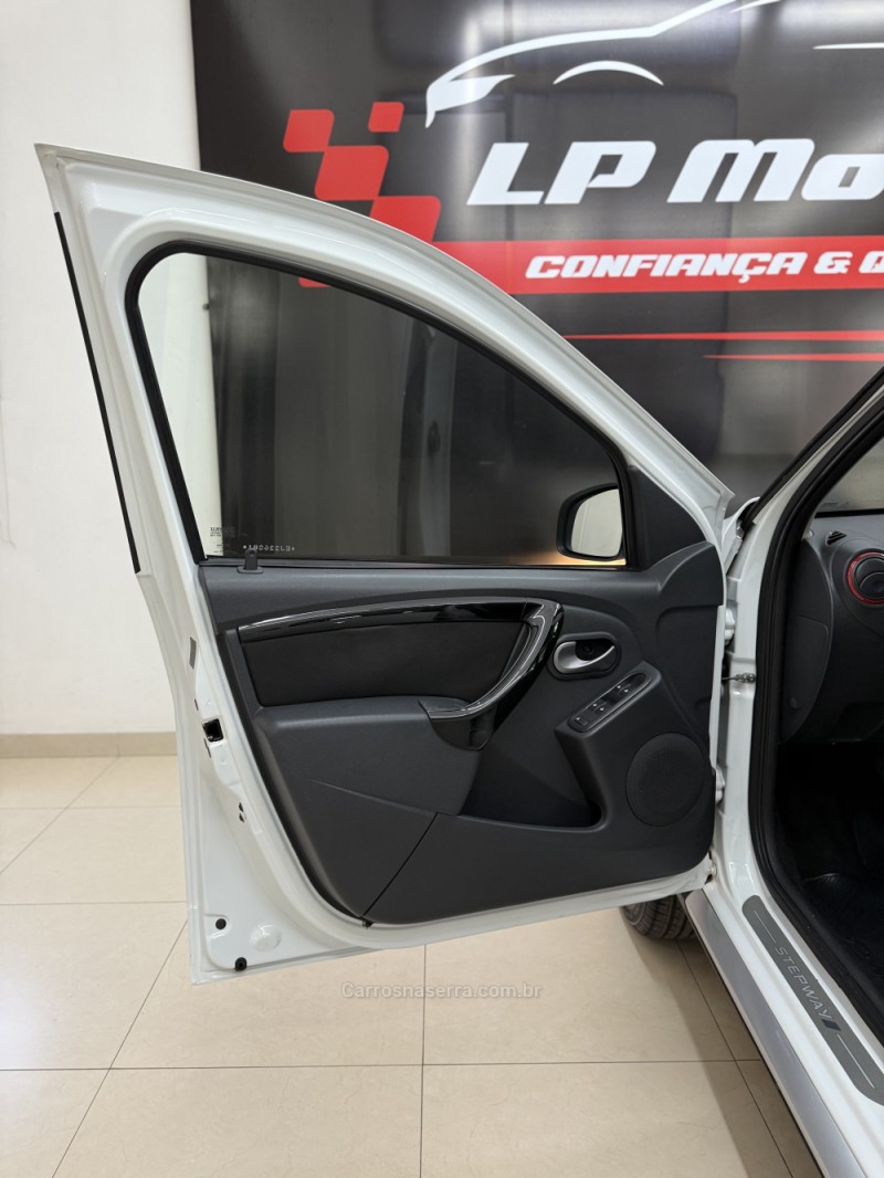 SANDERO 1.6 STEPWAY 16V FLEX 4P MANUAL - 2014 - FARROUPILHA
