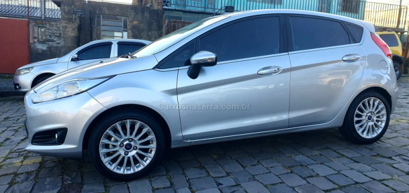 FIESTA 1.6 TITANIUM HATCH 16V FLEX 4P AUTOMÁTICO - 2017 - CAXIAS DO SUL