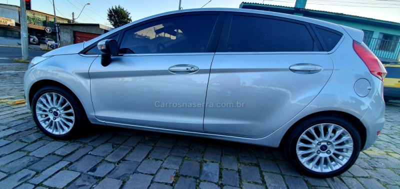 FIESTA 1.6 TITANIUM HATCH 16V FLEX 4P AUTOMÁTICO - 2017 - CAXIAS DO SUL