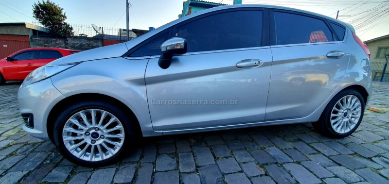 FIESTA 1.6 TITANIUM HATCH 16V FLEX 4P AUTOMÁTICO - 2017 - CAXIAS DO SUL