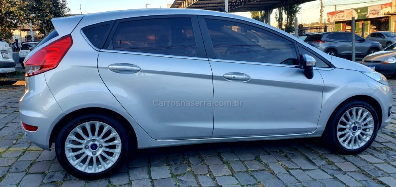 FIESTA 1.6 TITANIUM HATCH 16V FLEX 4P AUTOMÁTICO - 2017 - CAXIAS DO SUL
