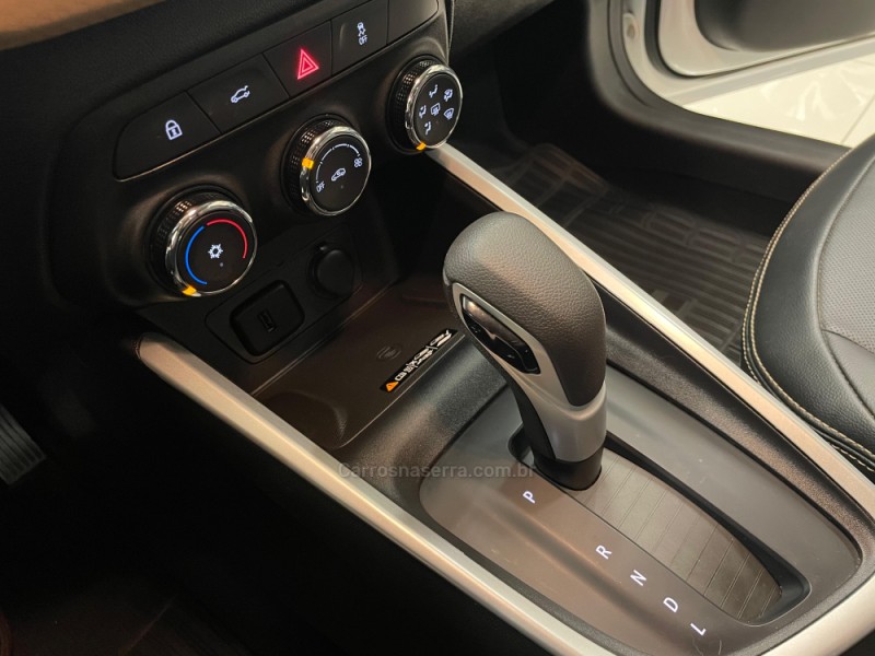 ONIX 1.0	PREMIER II PLUS 12V TURBO FLEX 4P AUTOMÁTICO - 2023 - VERANóPOLIS