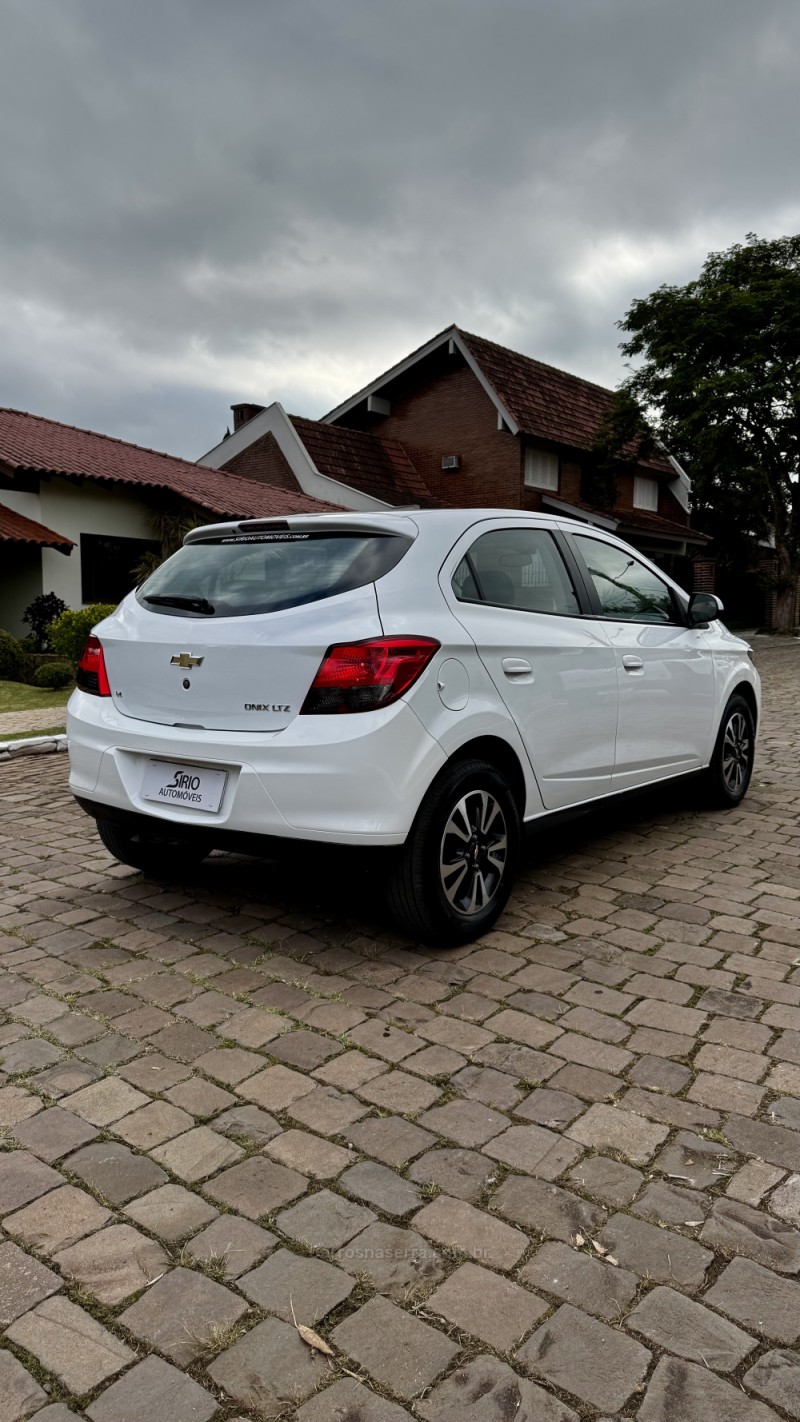 ONIX 1.4 MPFI LTZ 8V FLEX 4P MANUAL - 2014 - LAJEADO