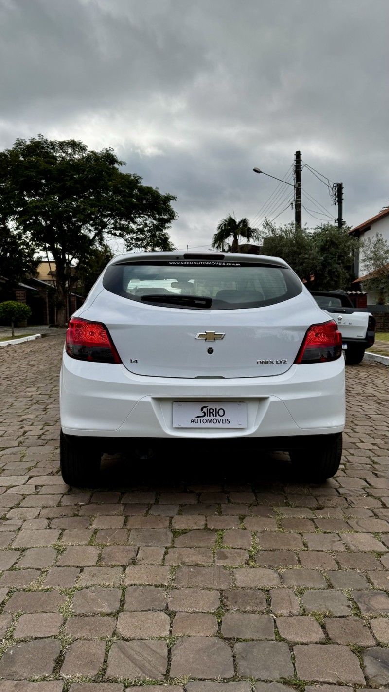 ONIX 1.4 MPFI LTZ 8V FLEX 4P MANUAL - 2014 - LAJEADO