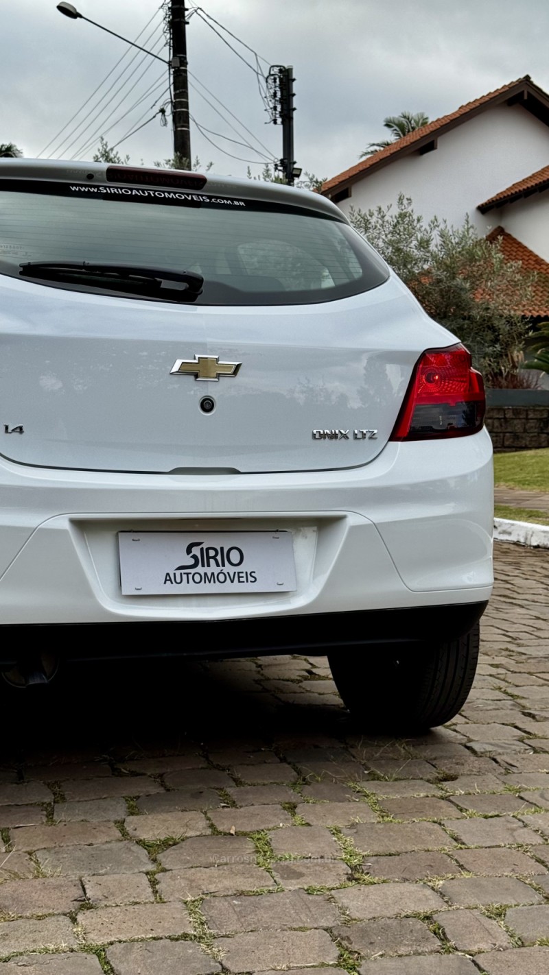 ONIX 1.4 MPFI LTZ 8V FLEX 4P MANUAL - 2014 - LAJEADO