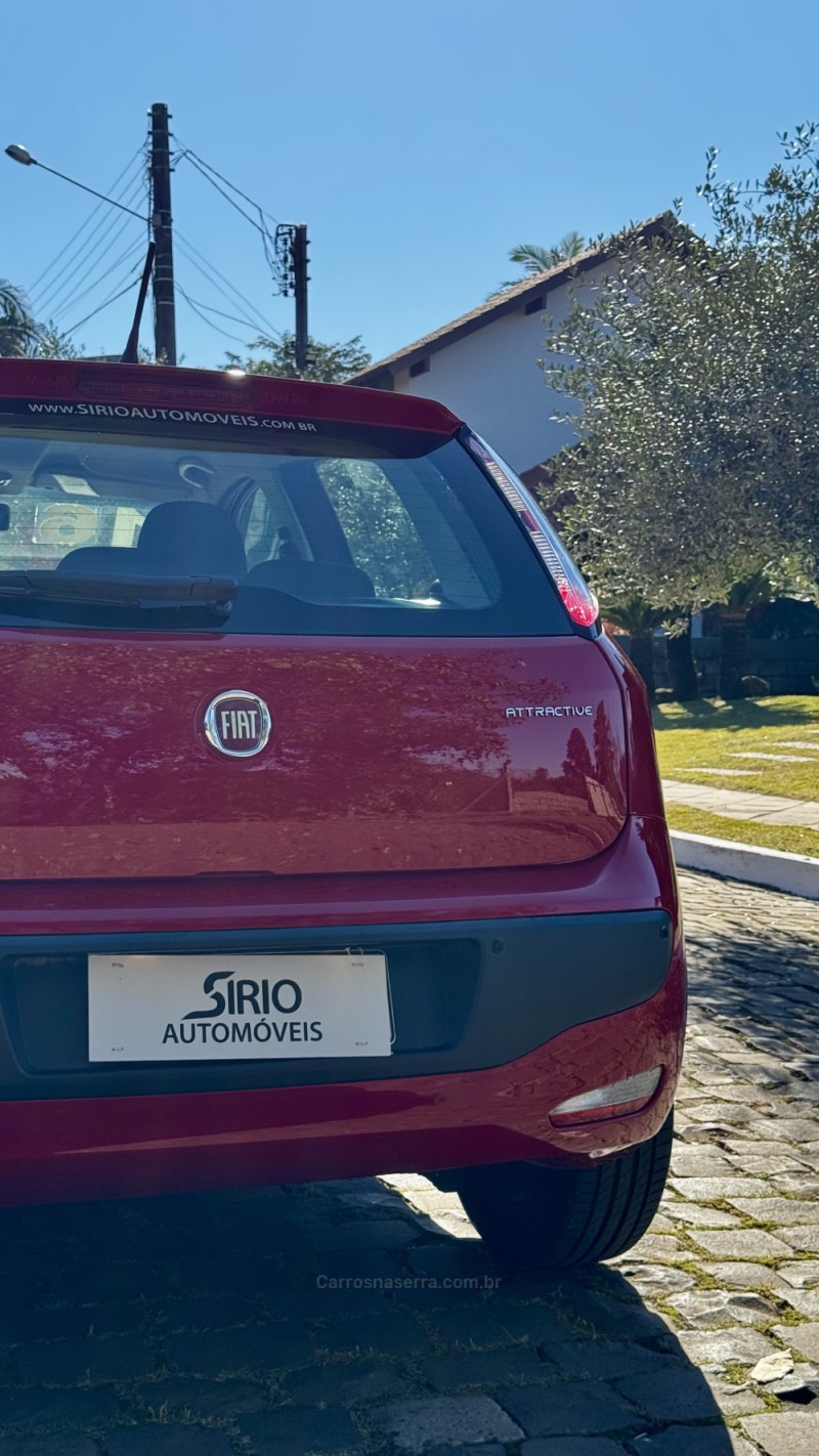 PUNTO 1.4 ATTRACTIVE ITALIA 8V FLEX 4P MANUAL - 2016 - LAJEADO