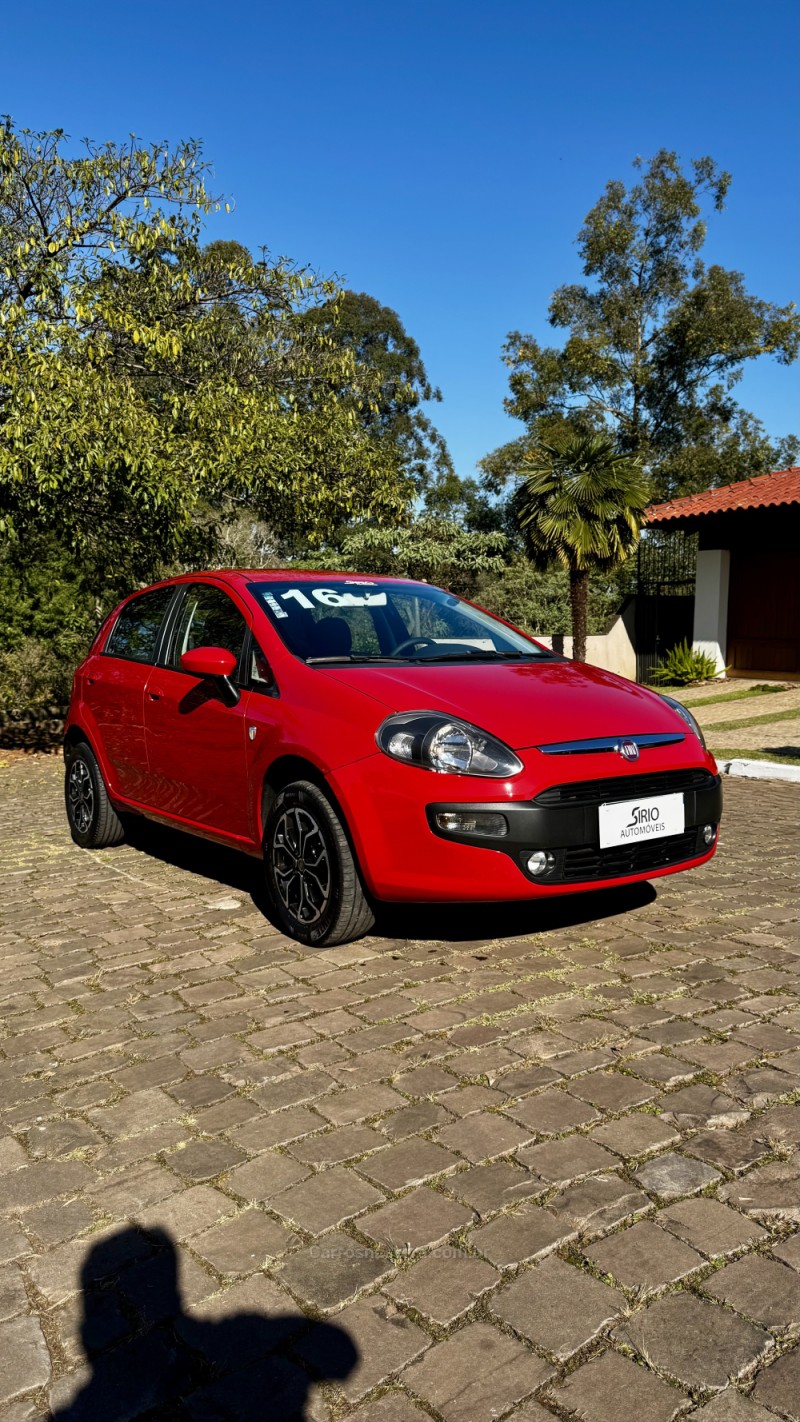 PUNTO 1.4 ATTRACTIVE ITALIA 8V FLEX 4P MANUAL - 2016 - LAJEADO