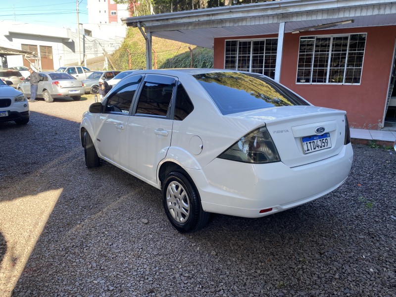 FIESTA 1.6 MPI SEDAN 8V FLEX 4P MANUAL - 2013 - CAXIAS DO SUL