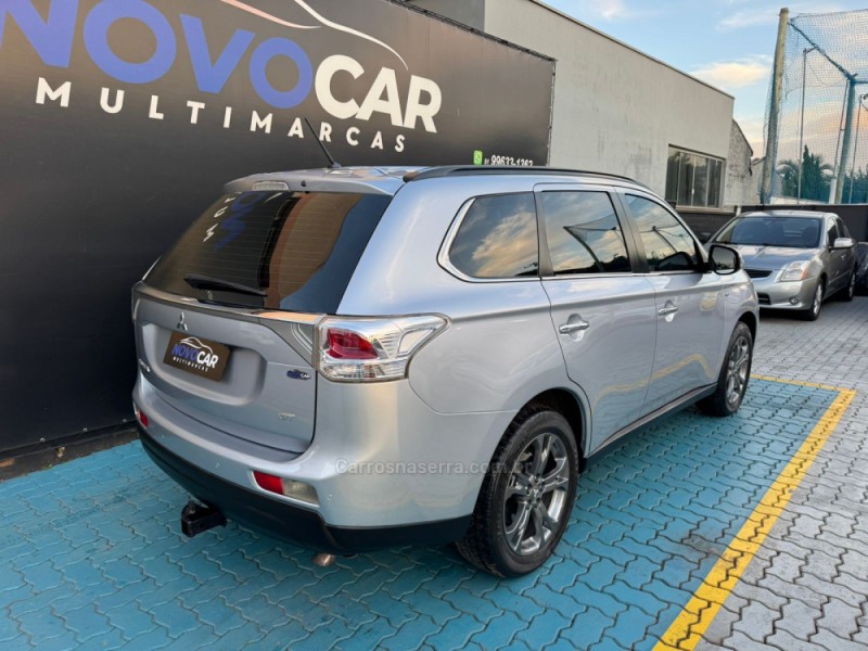 OUTLANDER 3.0 GT 4X4 V6 24V GASOLINA 4P AUTOMÁTICO - 2014 - ESTâNCIA VELHA