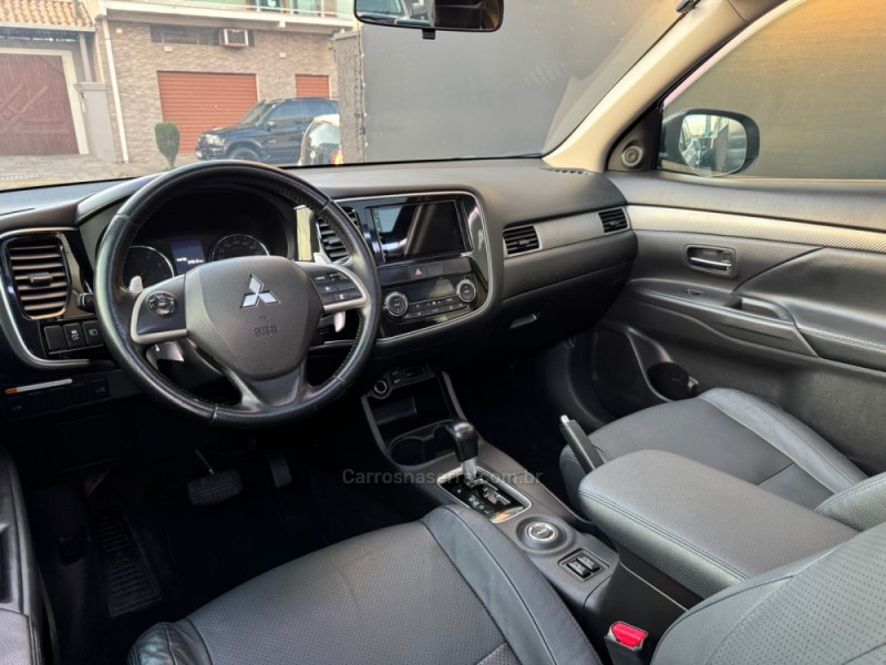 OUTLANDER 3.0 GT 4X4 V6 24V GASOLINA 4P AUTOMÁTICO - 2014 - ESTâNCIA VELHA