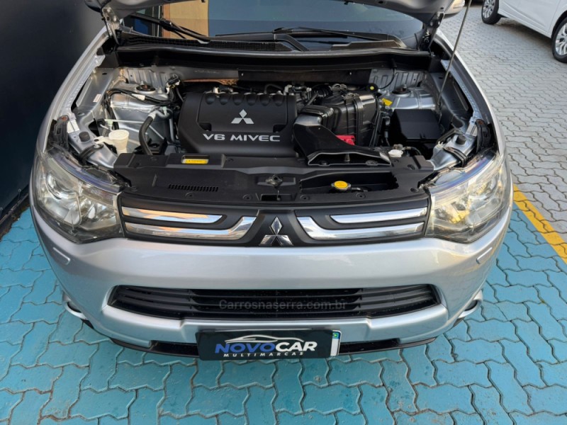 OUTLANDER 3.0 GT 4X4 V6 24V GASOLINA 4P AUTOMÁTICO - 2014 - ESTâNCIA VELHA