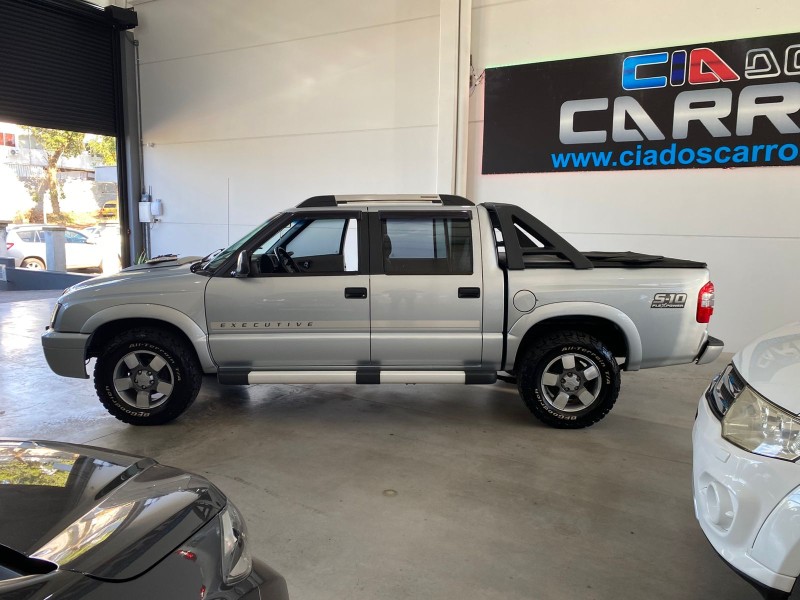 S10 2.4 MPFI EXECUTIVE 4X2 CD 8V FLEX 4P MANUAL - 2011 - LAJEADO