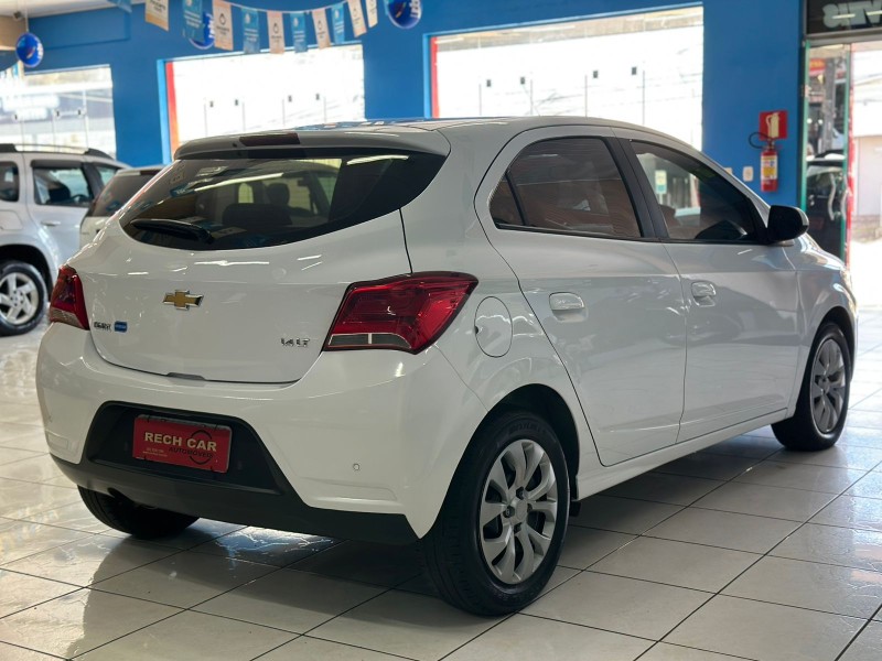ONIX 1.4 MPFI LT 8V FLEX 4P MANUAL - 2018 - CAXIAS DO SUL