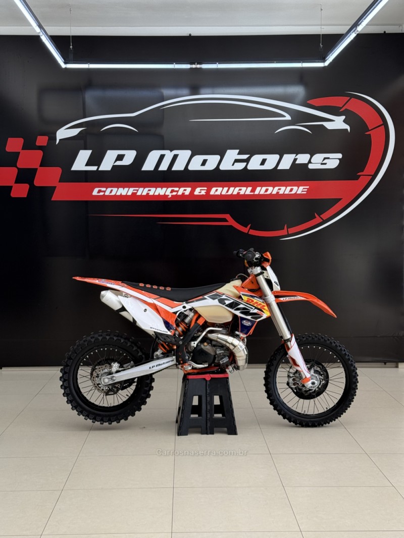 exc 300 gasolina 2015 farroupilha