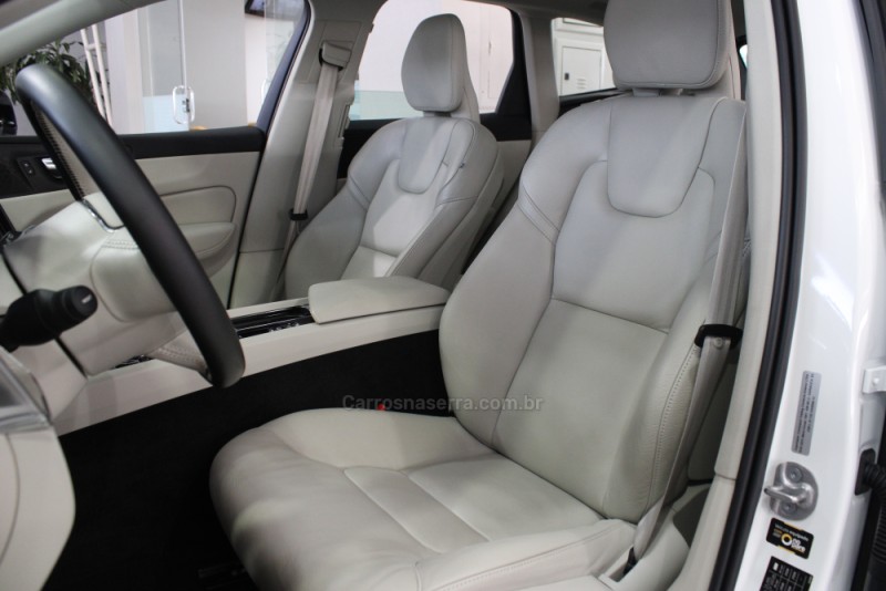 XC60 2.0 T8 RECHARGE PLUS AWD HIBRIDO 4P AUTOMÁTICO - 2023 - CAXIAS DO SUL