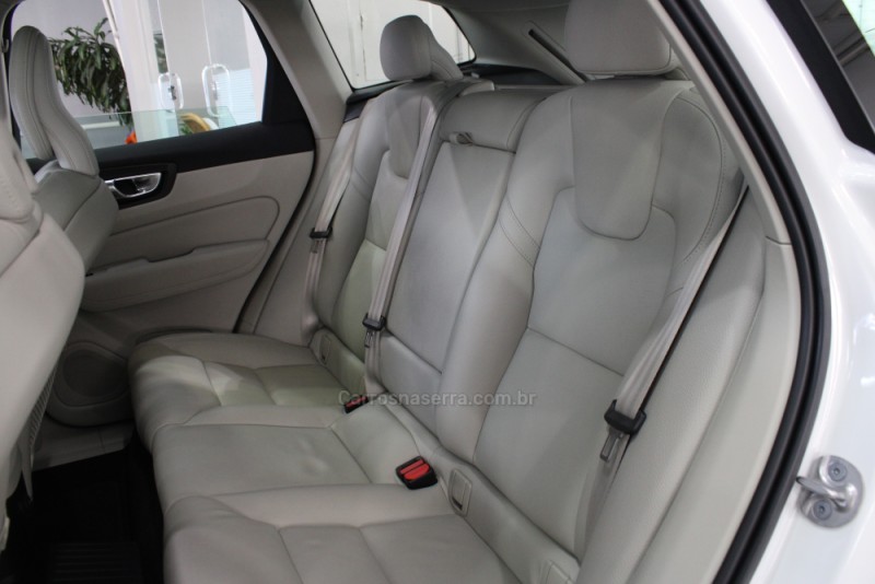 XC60 2.0 T8 RECHARGE PLUS AWD HIBRIDO 4P AUTOMÁTICO - 2023 - CAXIAS DO SUL