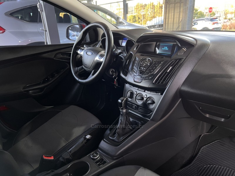 FOCUS 1.6 S 16V FLEX 4P MANUAL - 2014 - BOM PRINCíPIO
