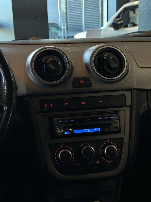 VOYAGE 1.6 MI COMFORTLINE 8V FLEX 4P MANUAL - 2011 - CAXIAS DO SUL
