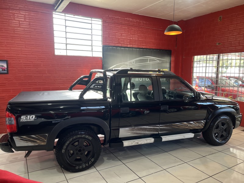 S10 2.4 MPFI RODEIO 4X2 CD 8V FLEX 4P MANUAL - 2011 - CAXIAS DO SUL