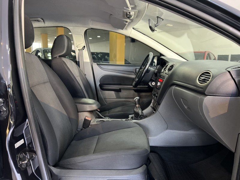 FOCUS 1.6 GLX 16V FLEX 4P MANUAL - 2011 - CAXIAS DO SUL