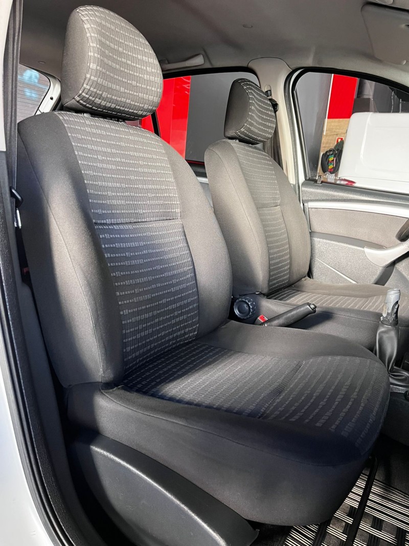 SANDERO 1.6 EXPRESSION 8V FLEX 4P MANUAL - 2013 - SãO LEOPOLDO