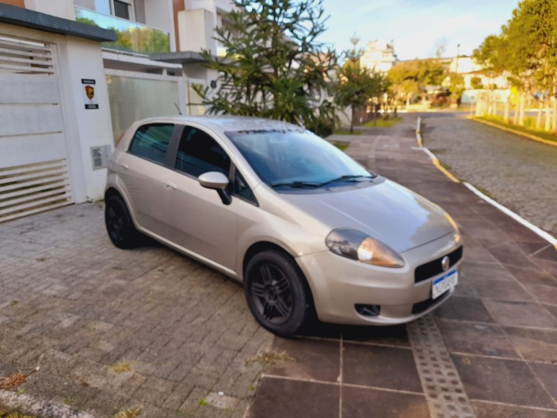 PUNTO 1.4 ATTRACTIVE 8V FLEX 4P MANUAL - 2012 - FARROUPILHA
