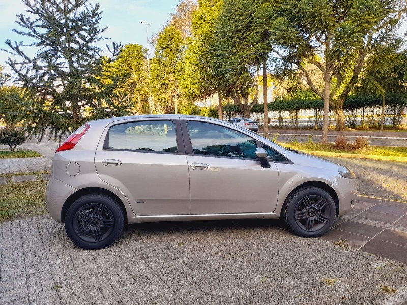 PUNTO 1.4 ATTRACTIVE 8V FLEX 4P MANUAL - 2012 - FARROUPILHA