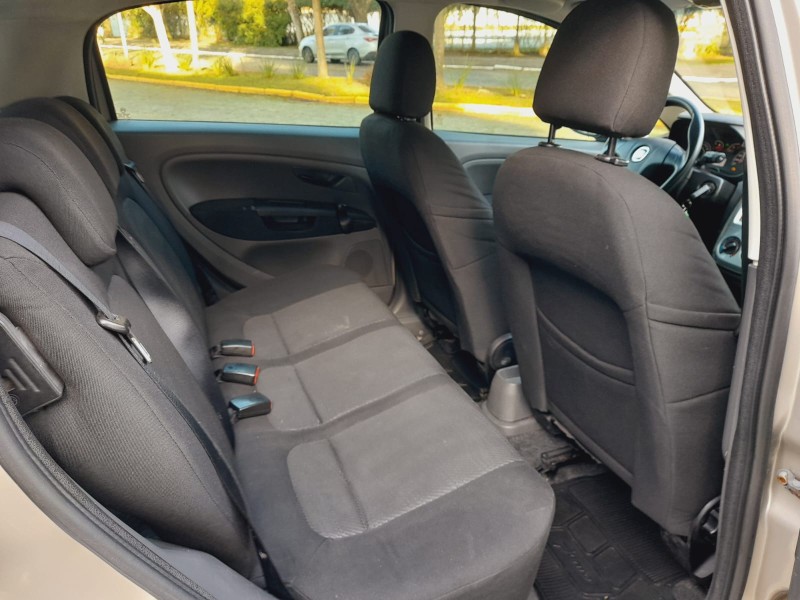 PUNTO 1.4 ATTRACTIVE 8V FLEX 4P MANUAL - 2012 - FARROUPILHA