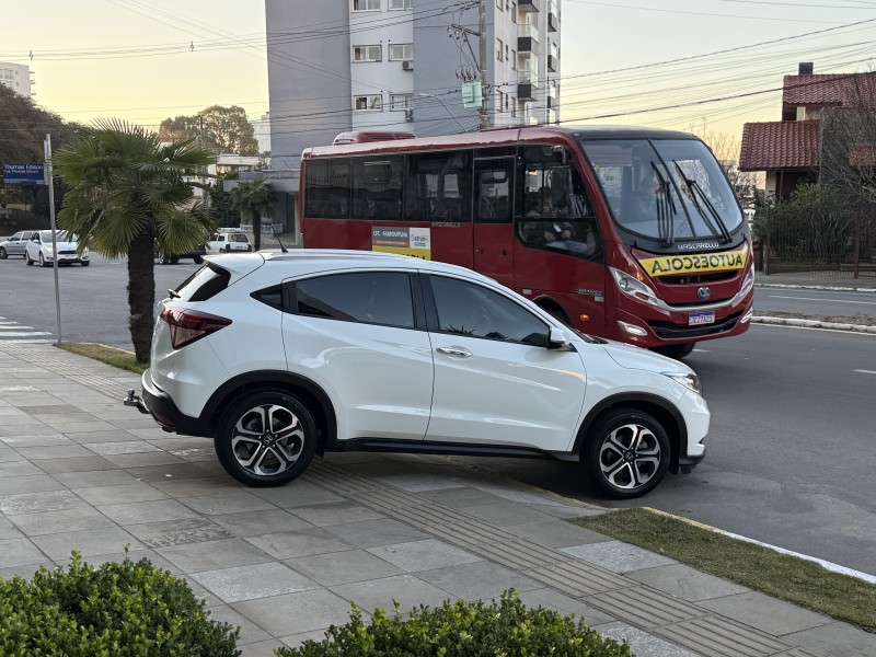 HR-V 1.8 16V FLEX TOURING 4P AUTOMÁTICO - 2017 - FARROUPILHA