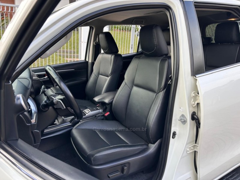 HILUX SW4 2.8 SRX 4X4 7 LUGARES 16V TURBO INTERCOOLER DIESEL 4P AUTOMÁTICO - 2022 - VENâNCIO AIRES
