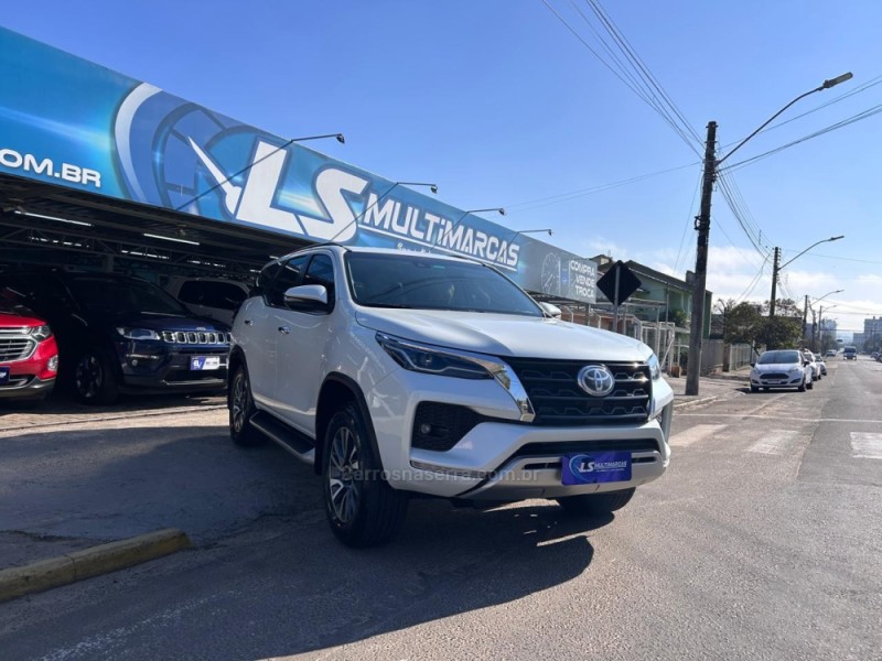 HILUX SW4 2.8 SRX 4X4 7 LUGARES 16V TURBO INTERCOOLER DIESEL 4P AUTOMÁTICO - 2022 - VENâNCIO AIRES