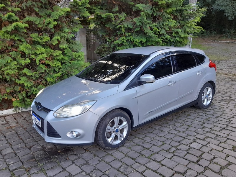 FOCUS 1.6 S 16V FLEX 4P MANUAL - 2015 - FARROUPILHA