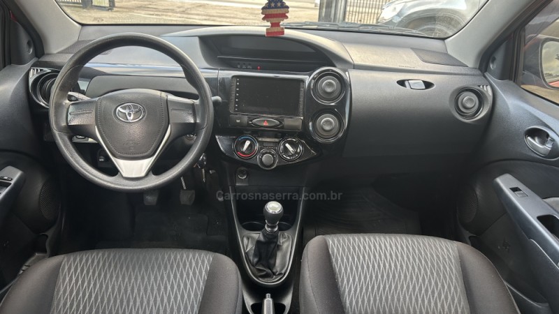 ETIOS 1.5 X PLUS SEDAN 16V FLEX 4P MANUAL - 2020 - GRAVATAí