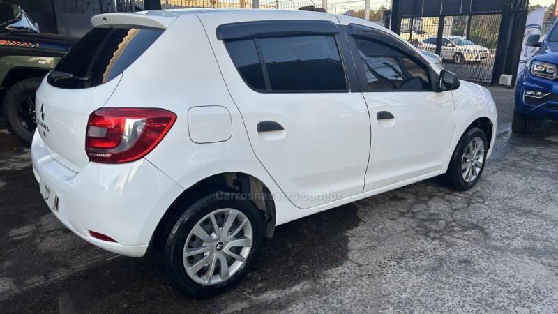 SANDERO 1.0 AUTHENTIQUE 8V FLEX 4P MANUAL - 2018 - GRAVATAí