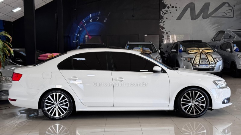 JETTA 2.0 TSI HIGHLINE 211CV GASOLINA 4P TIPTRONIC - 2013 - ESTâNCIA VELHA