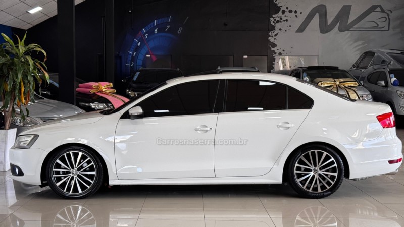 JETTA 2.0 TSI HIGHLINE 211CV GASOLINA 4P TIPTRONIC - 2013 - ESTâNCIA VELHA