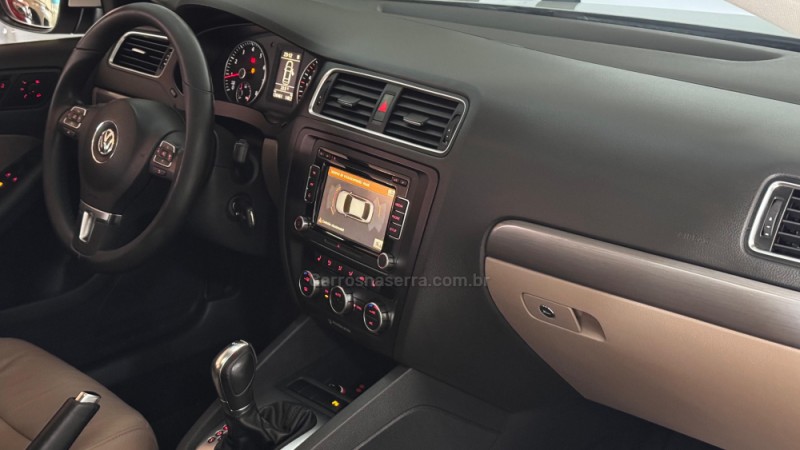 JETTA 2.0 TSI HIGHLINE 211CV GASOLINA 4P TIPTRONIC - 2013 - ESTâNCIA VELHA