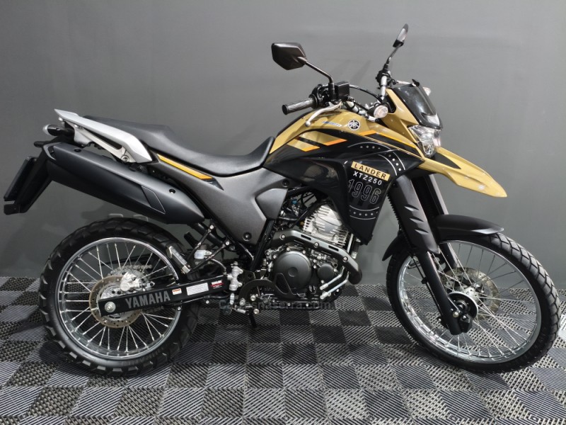 XTZ 250 LANDER