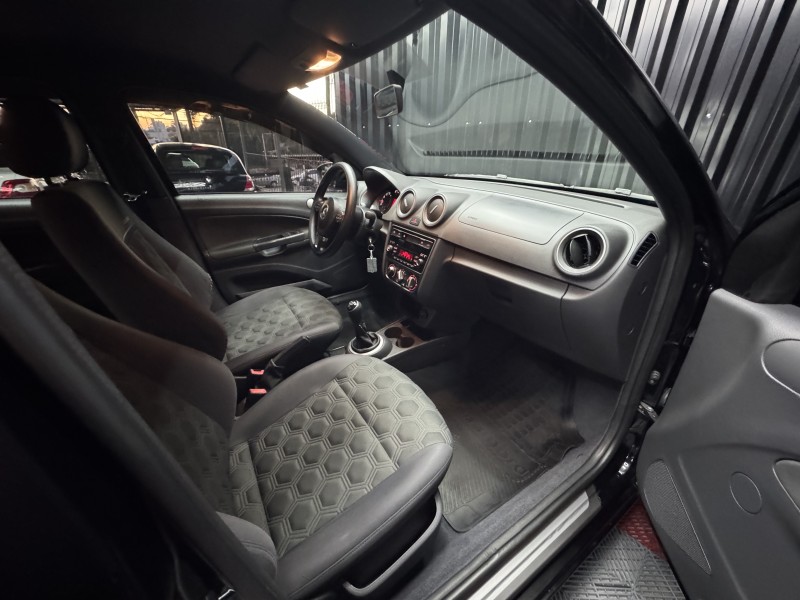 VOYAGE 1.6 MI SELEÇÃO 8V FLEX 4P MANUAL - 2014 - CAXIAS DO SUL