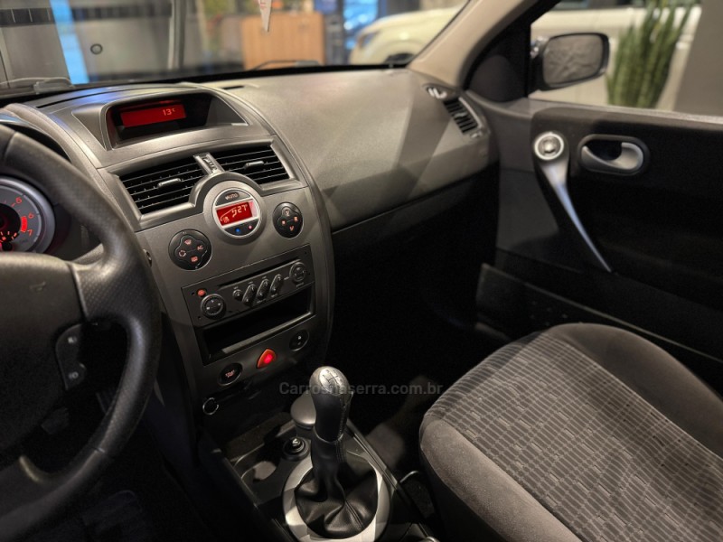 MÉGANE 1.6 DYNAMIQUE GRAND TOUR 16V FLEX 4P MANUAL - 2012 - FARROUPILHA