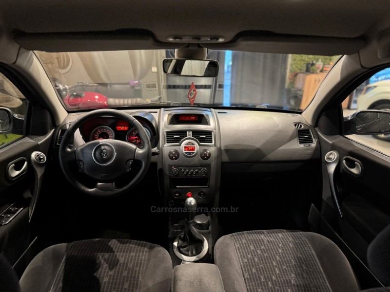 MÉGANE 1.6 DYNAMIQUE GRAND TOUR 16V FLEX 4P MANUAL - 2012 - FARROUPILHA