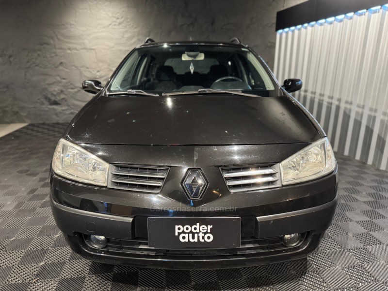 MÉGANE 1.6 DYNAMIQUE GRAND TOUR 16V FLEX 4P MANUAL - 2012 - FARROUPILHA